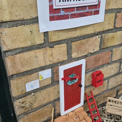 Bild vergrößern: Wichteltür