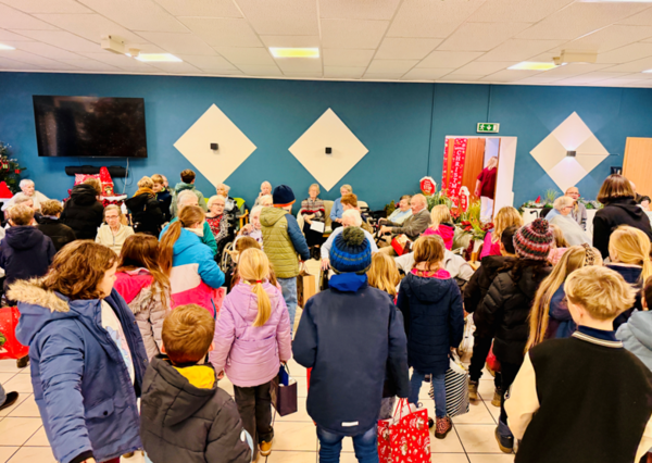 Weihnachtsgeschenke für die Bewohner des Wohn- und Seniorenzentrum am Sachsenwald GmbH